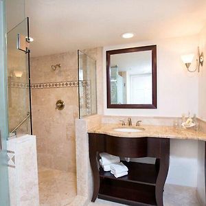 Bayview One Bedroom Two Queen Suite